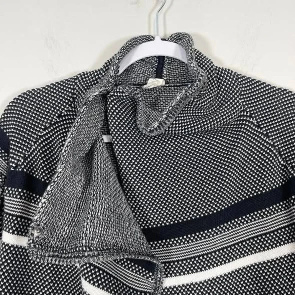 Ivivva Lululemon Feeling Toasty Wrap Sweater Girls 12 Black White Stripe Texture